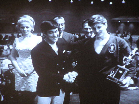 曾经打败李小龙的独臂武士,很多人打得过李小龙