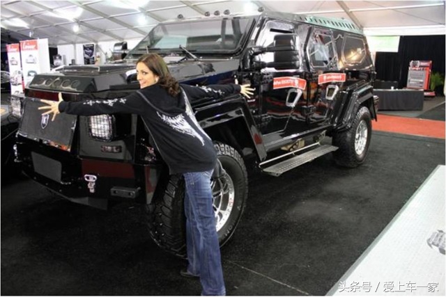 土豪大妈开1800万“装甲车”验车上牌，比12辆奥迪Q7还贵！