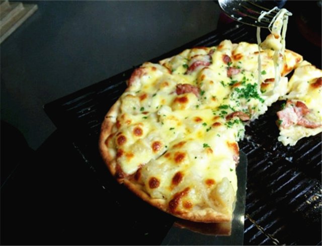 每个饥寒交迫的晚上，一块披萨就能让我荡漾