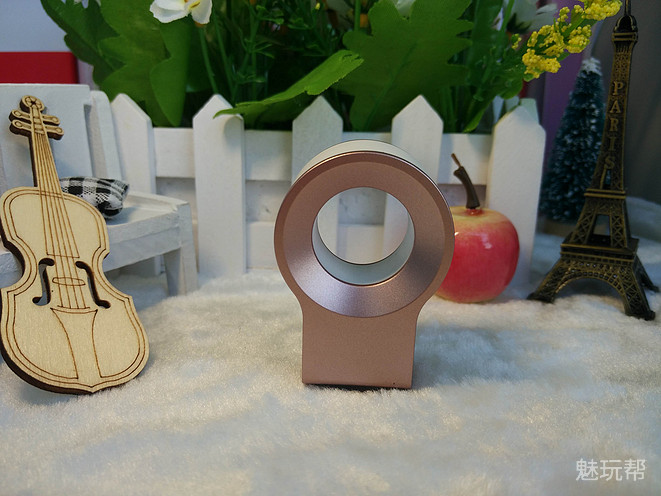 你驾驶，她帮你看风景