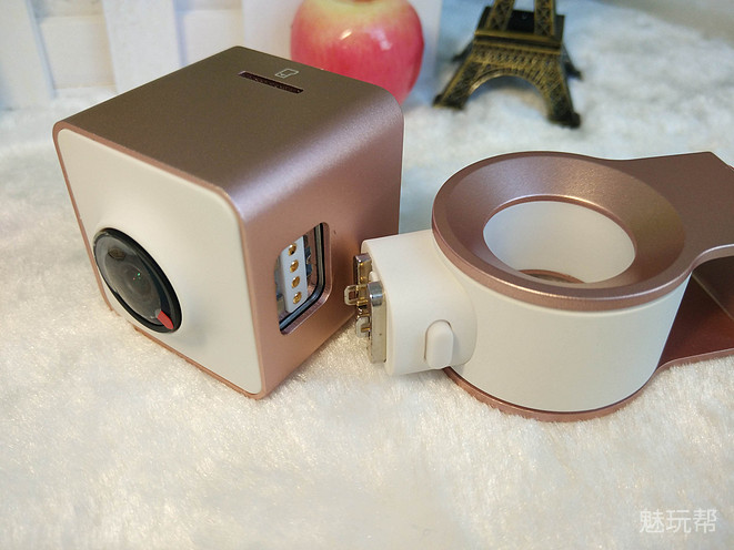 你驾驶，她帮你看风景