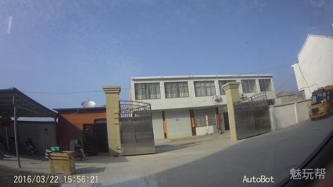 你驾驶，她帮你看风景