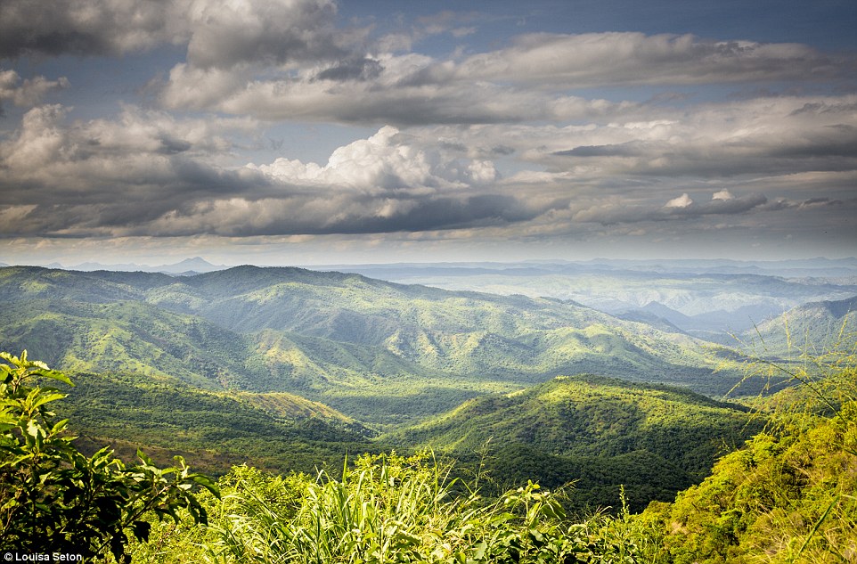 敲碎牙齿、插入盘子，实拍非洲女性残忍风俗