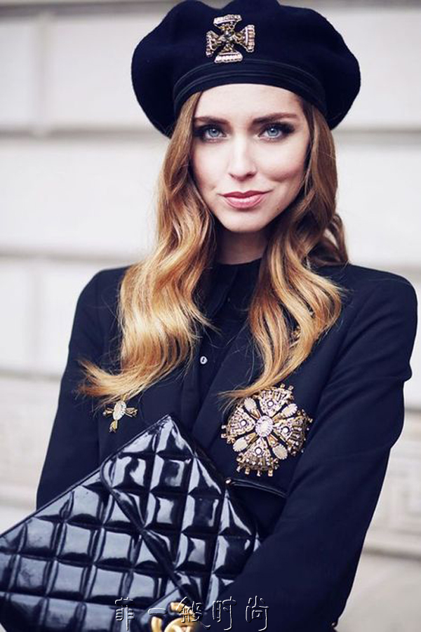 贝雷帽的正确戴法有刘海不掉,贝雷帽的正确戴法黑色经典款