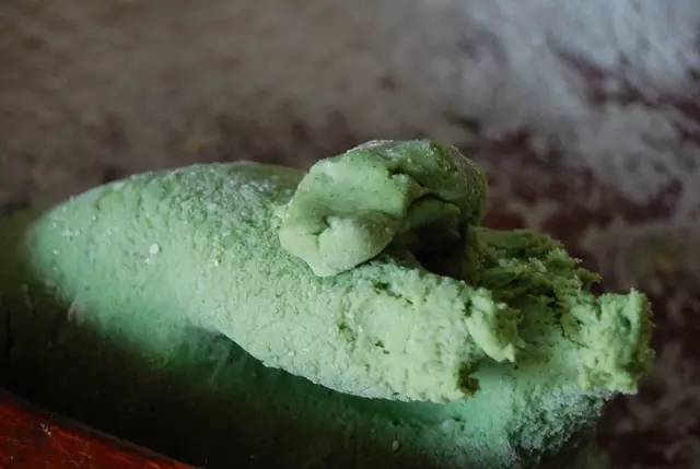 赶在清明之前，为自己做一只青团|一切时节皆与故土食物相关