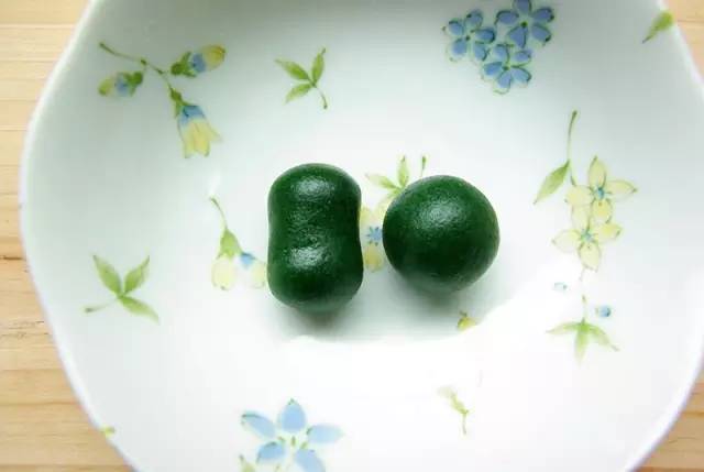 赶在清明之前，为自己做一只青团|一切时节皆与故土食物相关