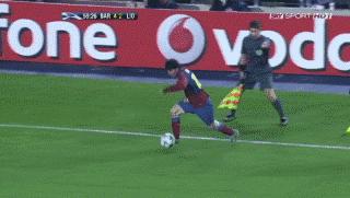 梅西过人加射门一气呵成,梅西过人慢动作分解教学