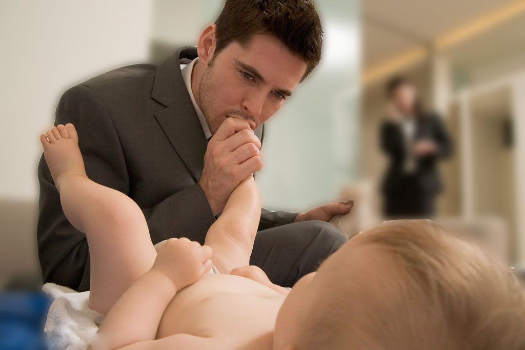 新生女宝宝分泌白色奶状物,刚出生女宝下身有白带