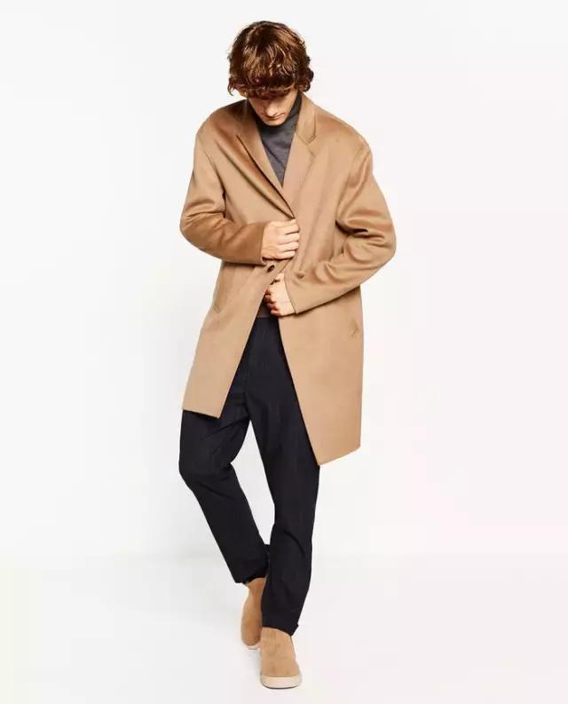 大衣搭配球鞋,一件大衣搭配一双球鞋时髦到爆了