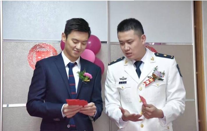 伴郎宁泽涛婚礼上和新娘打麻将,宁泽涛主持婚礼