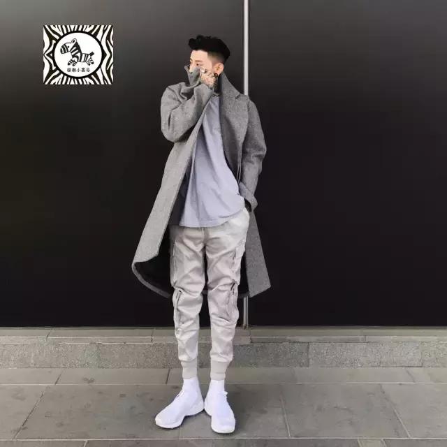 大衣搭配球鞋,一件大衣搭配一双球鞋时髦到爆了