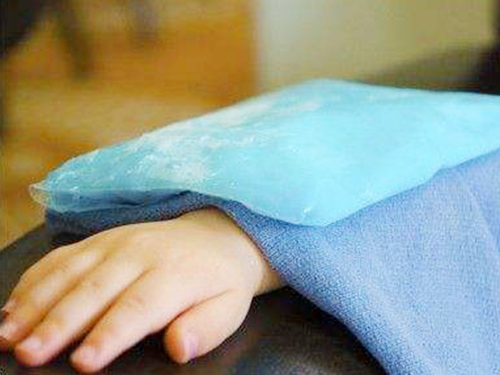 皮肤出现紫青色淤青,皮肤老是青一块紫一块看什么科