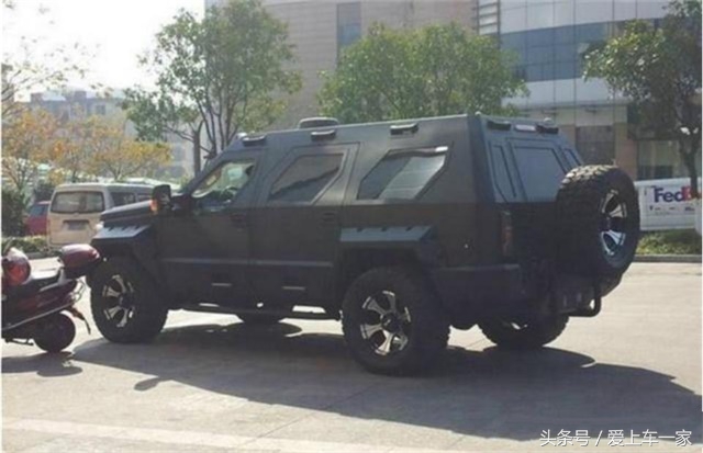 土豪大妈开1800万“装甲车”验车上牌，比12辆奥迪Q7还贵！