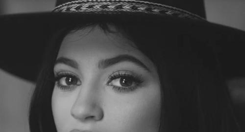 口红颜色越深越有毒吗,口红颜色深显气质