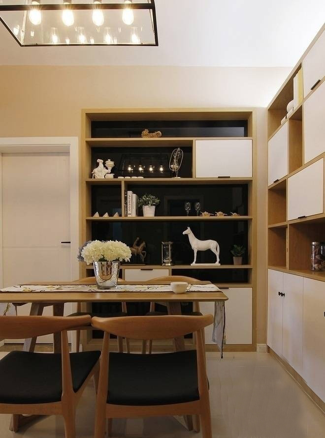 老公非在餐厅装修展示柜，无锡89㎡现代三居室，全包造价10万