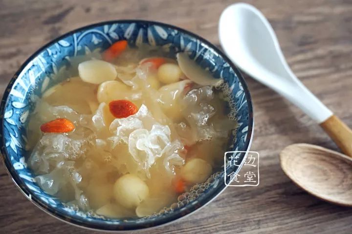 养肺润肺的最佳食谱,百合养肺排毒食疗方法