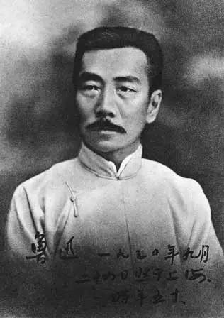 那些低学历却很牛的大师,那些学历低得吓人的大师们