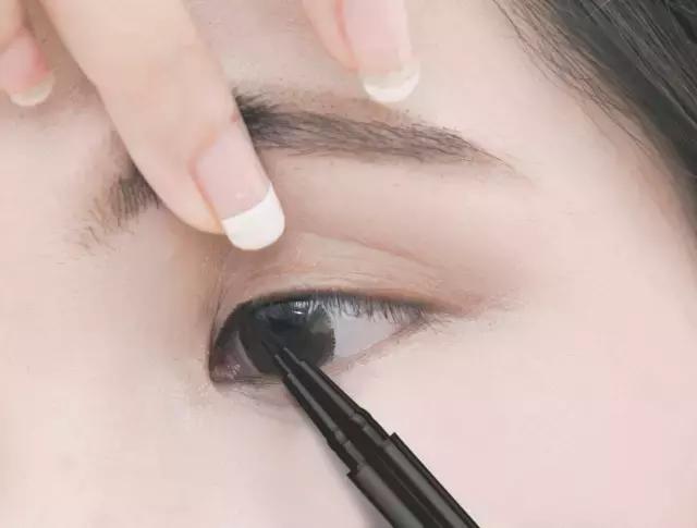 新手画裸妆要画眼线吗,如何画眼线单眼皮裸妆