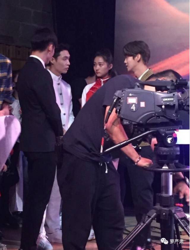 鹿晗和关晓彤现在是情侣吗,鹿晗和关晓彤是真情侣吗