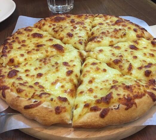 每个饥寒交迫的晚上，一块披萨就能让我荡漾