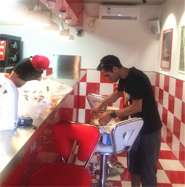 每个饥寒交迫的晚上，一块披萨就能让我荡漾