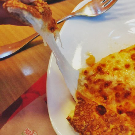 每个饥寒交迫的晚上，一块披萨就能让我荡漾