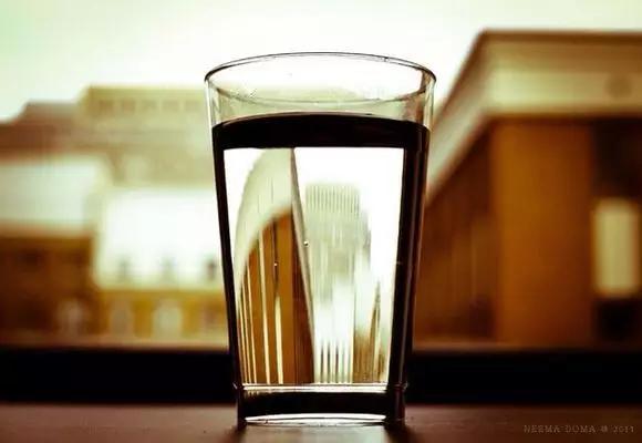 别装了露馅了,别装了都露馅了