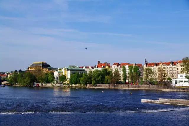 别光顾着听歌了，来看看布拉格吧