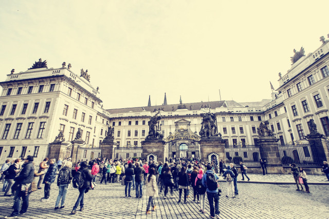 别光顾着听歌了，来看看布拉格吧