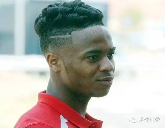 踢五人场足球,8人制足球踢大场还是小场