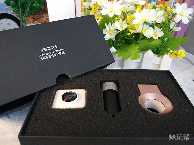 你驾驶，她帮你看风景