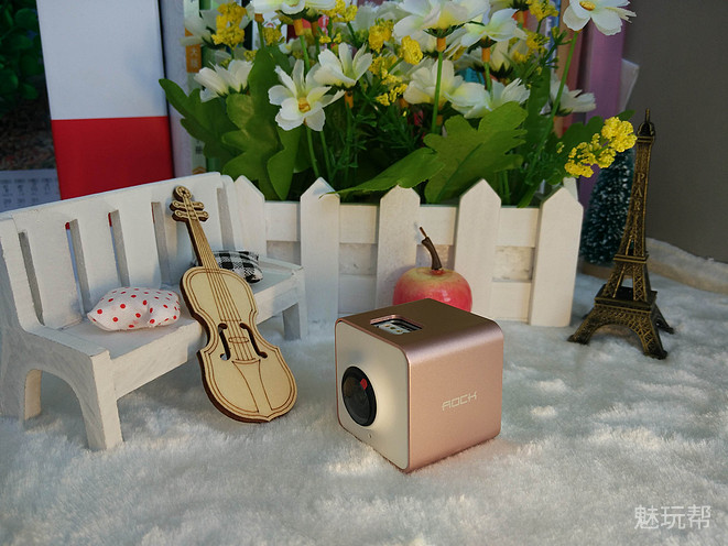 你驾驶，她帮你看风景