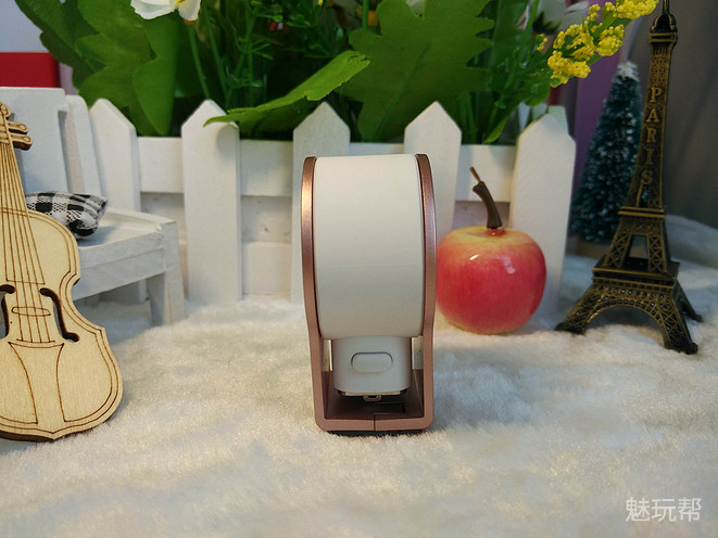 你驾驶，她帮你看风景