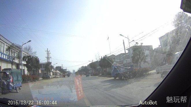 你驾驶，她帮你看风景