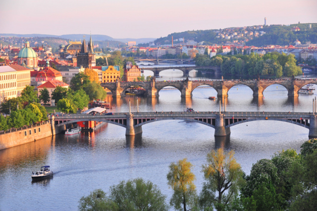 别光顾着听歌了，来看看布拉格吧