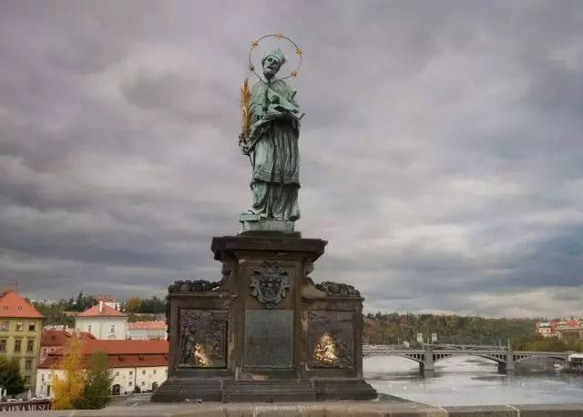 别光顾着听歌了，来看看布拉格吧