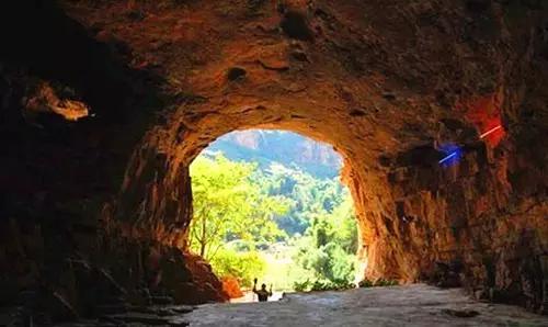 离石林不到20公里的地方，隐藏着昆明人没发现的苗王寨