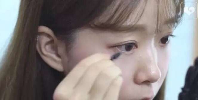 抓住春天的尾巴，画个闪闪惹人爱的卧蚕招挑花