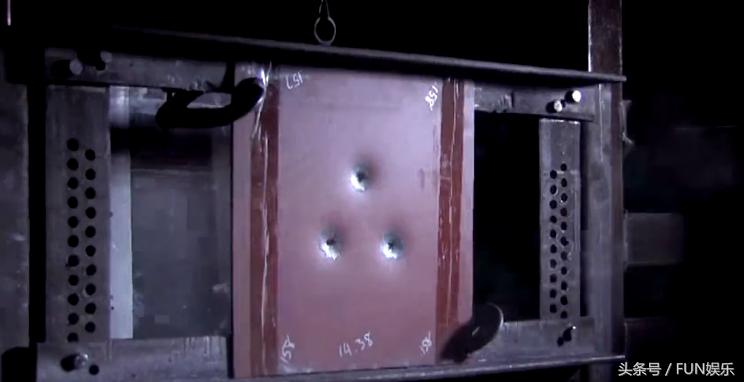 价值2000万防爆防弹的全球限量版豪车内饰，还可以玩ps3游戏