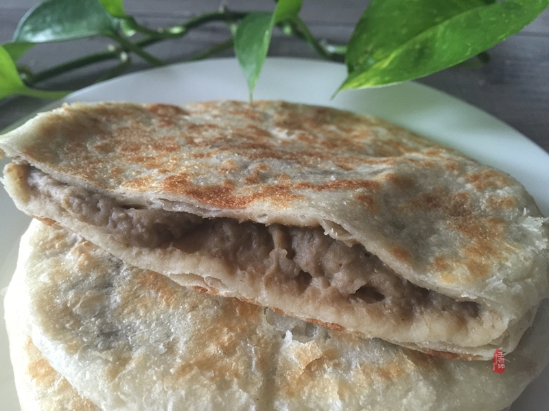 外皮酥脆馅料浓郁,外皮焦香酥脆内馅丰富柔软