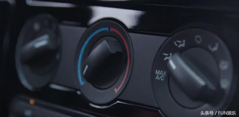 价值2000万防爆防弹的全球限量版豪车内饰，还可以玩ps3游戏