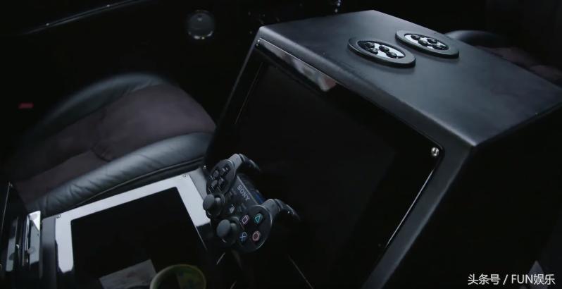 价值2000万防爆防弹的全球限量版豪车内饰，还可以玩ps3游戏