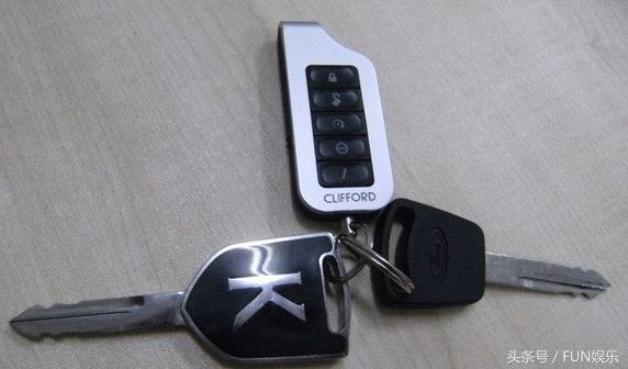 价值2000万防爆防弹的全球限量版豪车内饰，还可以玩ps3游戏