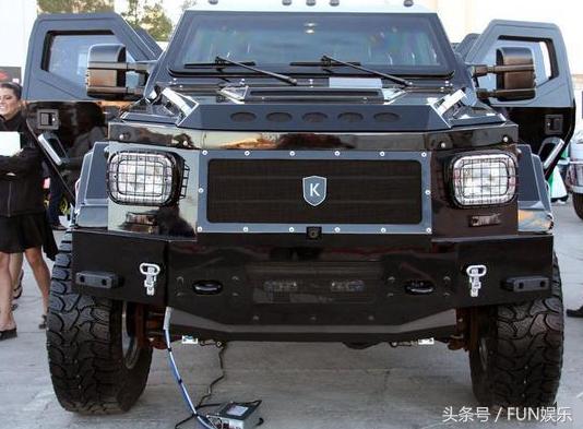 价值2000万防爆防弹的全球限量版豪车内饰，还可以玩ps3游戏