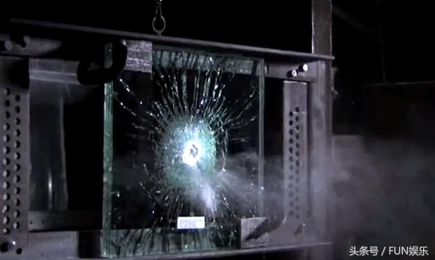 价值2000万防爆防弹的全球限量版豪车内饰，还可以玩ps3游戏