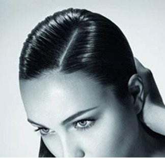 头皮屑满天飞吃什么能缓解,头皮屑像雪花满天飞