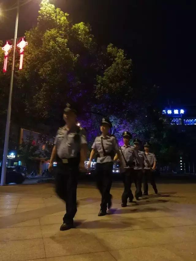 「迎接十九大」多图曝光！石鼓民警假期“夜生活”