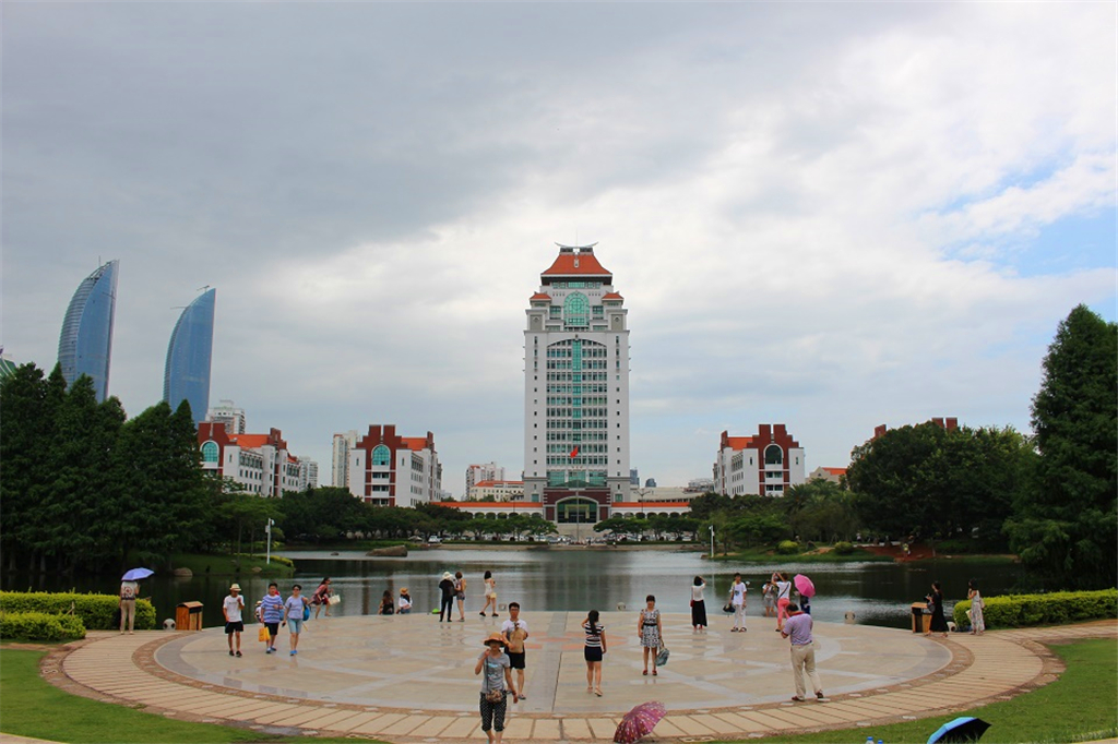 还有一座优美的小岛鼓浪屿,无敌景色厦大鼓浪屿