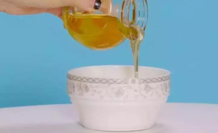 面粉能做面膜吗能美白吗,用面粉做面膜能美白吗