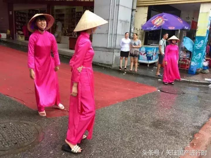 在工厂上班的越南姑娘,大批越南姑娘过海关涌入中国打工